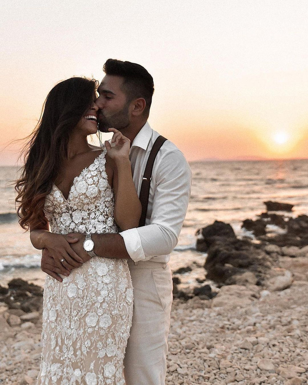 Abito da Sposa Elegante Lungo a Sirena con Scollo a V, Pizzo Floreale e Schiena Nuda