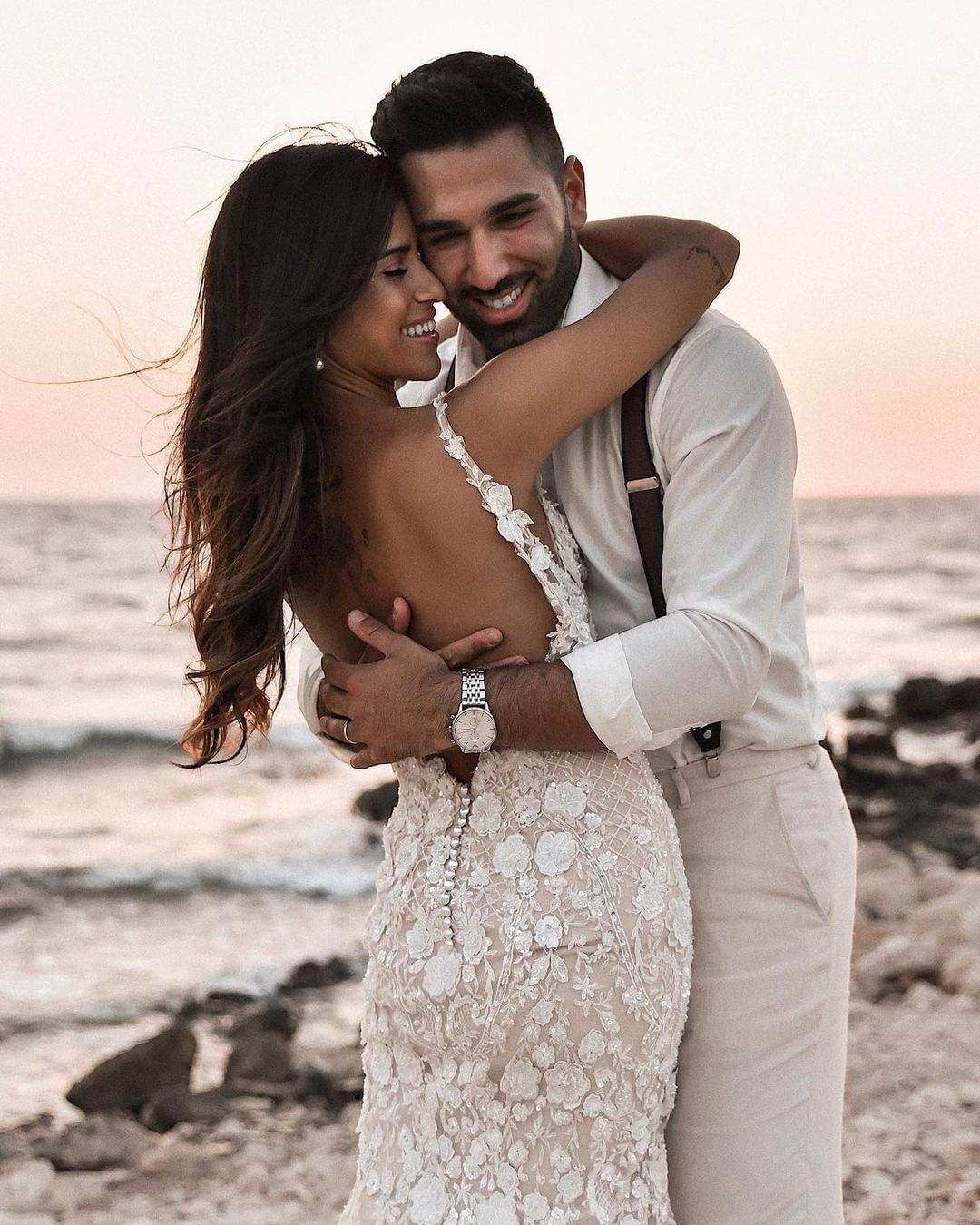 Abito da Sposa Elegante Lungo a Sirena con Scollo a V, Pizzo Floreale e Schiena Nuda