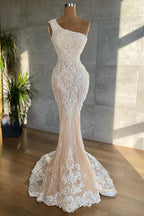 Vestido de novia sirena elegante largo de un hombro con aplicaciones de encaje