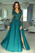 Elegantes, langärmliges A-Linien-Ballkleid mit V-Ausschnitt und Spitze und Schlitz