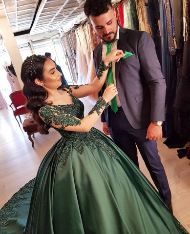 Elegant Long Sleeves Sweetheart Lace Satin Ball Gown Prom Dresses