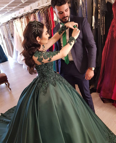 Elegant Long Sleeves Sweetheart Lace Satin Ball Gown Prom Dresses