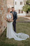 Elegantes langes weißes Meerjungfrau-Ärmelloses Spitze Rückenfreies Hochzeitskleid mit Schleppe