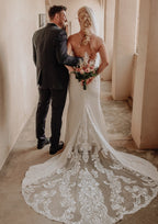 Elegantes langes weißes Meerjungfrau-Ärmelloses Spitze Rückenfreies Hochzeitskleid mit Schleppe