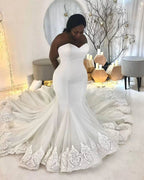 Elegantes langes weißes trägerloses Meerjungfrau-Hochzeitskleid mit Herz-Ausschnitt und Spitze