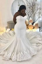 Elegantes langes weißes trägerloses Meerjungfrau-Hochzeitskleid mit Herz-Ausschnitt und Spitze
