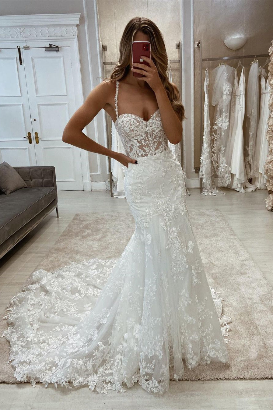 Elegantes trägerloses Meerjungfrau-Hochzeitskleid mit Applikationen und Spitze