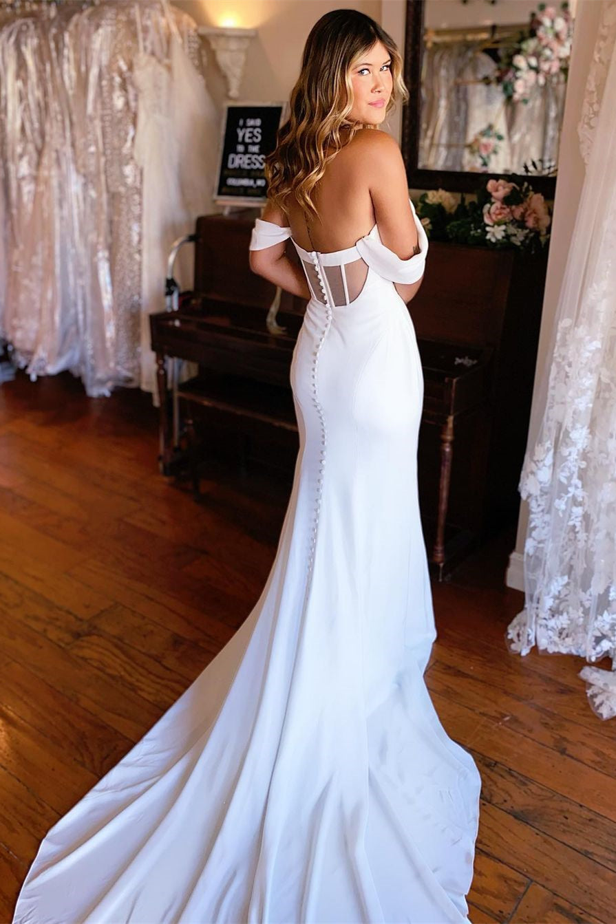 Elegantes trägerloses Meerjungfrau-Hochzeitskleid aus Satin mit offenen Schultern, rückenfrei und mit Schleppe