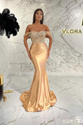 Elegante vestido de noche largo de satén, escoto caído, silueta sirena con cuentas