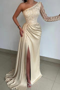 Elegante Abito da Sera in Satin con Spalla Scoperta, Manica Lunga in Pizzo e Spacco