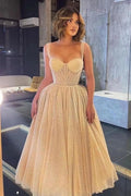 Robe de bal élégante à bretelles spaghetti, décolleté cœur et paillettes avec tulle