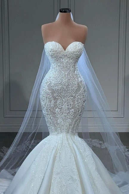 Elegant Trägerlos Ärmellos Meerjungfrau Satin Bodenlang Brautkleider mit Spitze