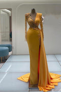 Robe de bal élégante en satin sirène à manches longues et encolure en V avec traîne
