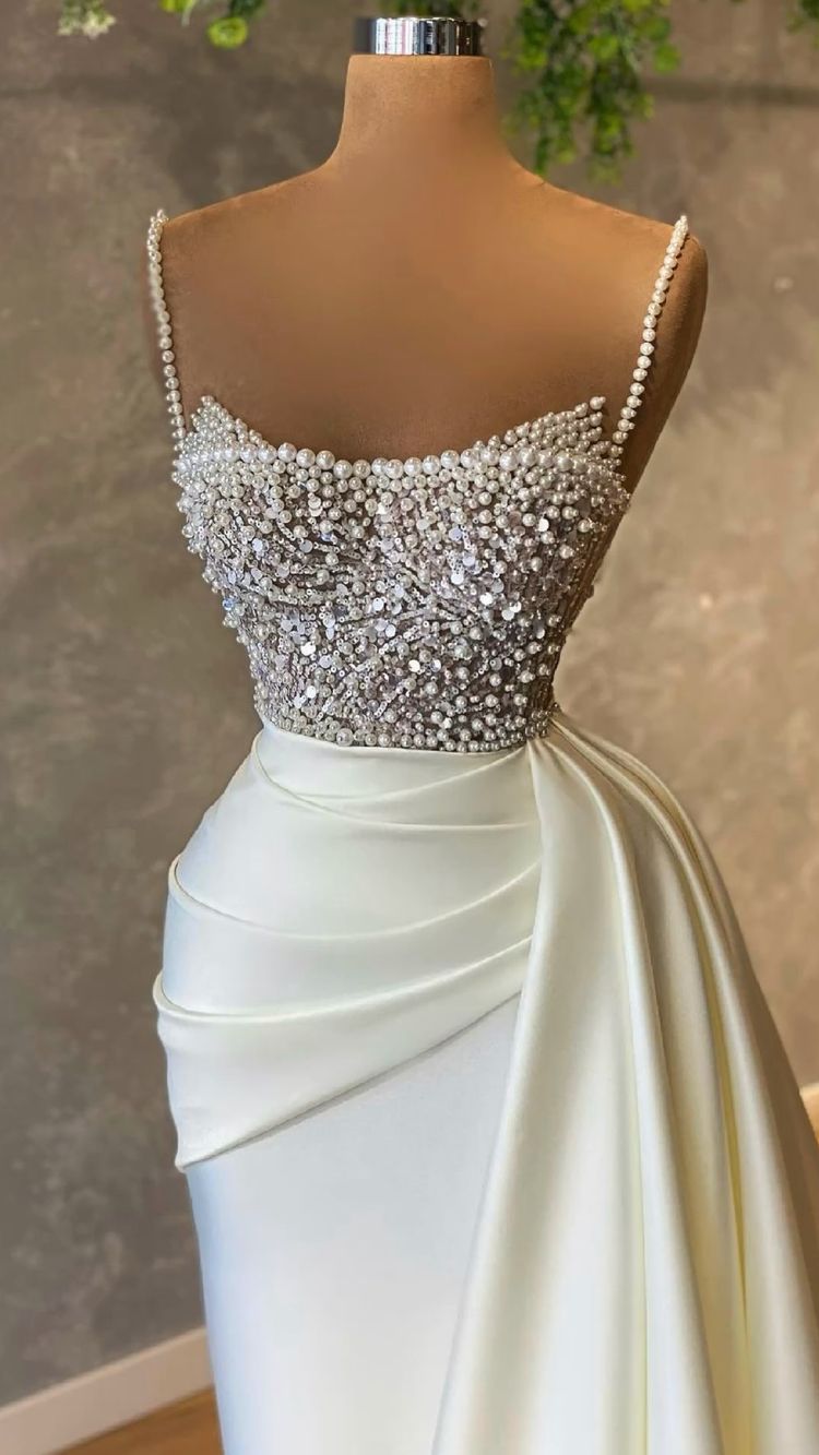 Elegant Weiß Pailletten Ärmellos Meerjungfrau Brautkleider Mit Perle