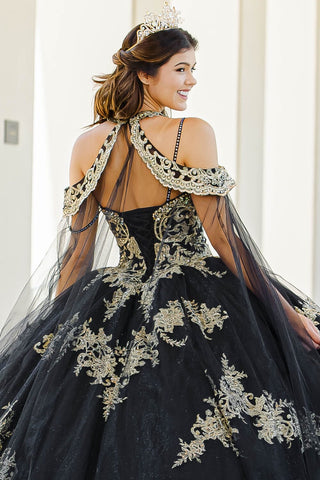 Ballkleid mit Cape und bestickter Applikation von Petite Adele PQ1016