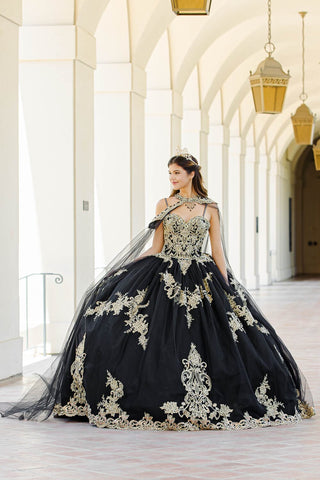 Ballkleid mit Cape und bestickter Applikation von Petite Adele PQ1016