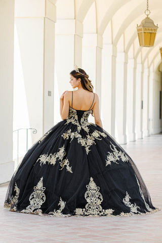 Ballkleid mit Cape und bestickter Applikation von Petite Adele PQ1016