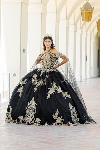 Ballkleid mit Cape und bestickter Applikation von Petite Adele PQ1016