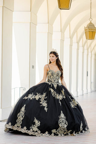 Ballkleid mit Cape und bestickter Applikation von Petite Adele PQ1016