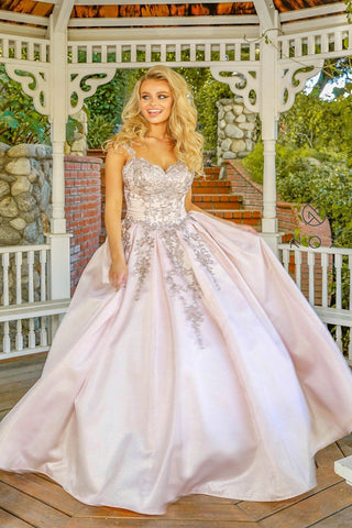 Besticktes Ballkleid mit Flügelärmeln von Nox Anabel U801