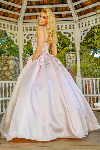 Besticktes Ballkleid mit Flügelärmeln von Nox Anabel U801
