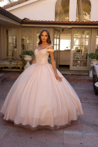 Besticktes Ballkleid mit kalten Schultern von Juliet 1430