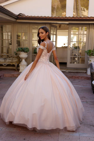 Besticktes Ballkleid mit kalten Schultern von Juliet 1430