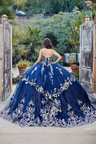 Besticktes trägerloses Ballkleid mit mehreren Lagen von Petite Adele PQ1051