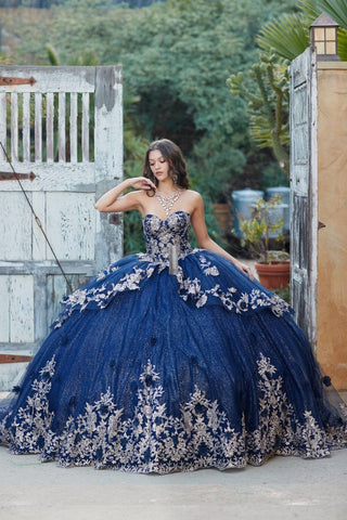 Besticktes trägerloses Ballkleid mit mehreren Lagen von Petite Adele PQ1051