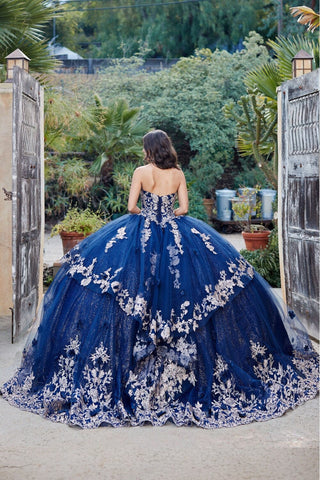 Besticktes trägerloses Ballkleid mit mehreren Lagen von Petite Adele PQ1051