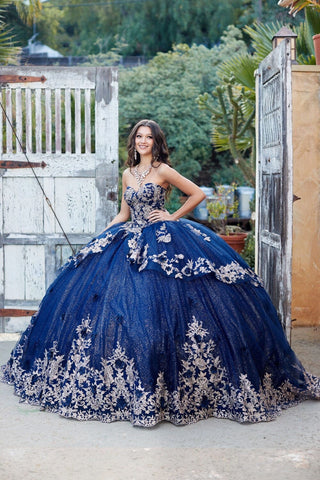 Besticktes trägerloses Ballkleid mit mehreren Lagen von Petite Adele PQ1051