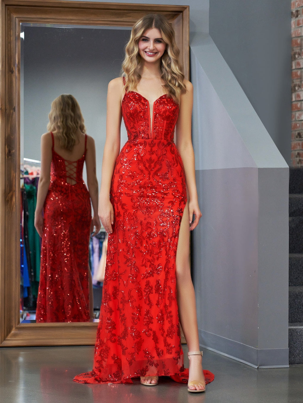 Erryn | Vestido de festa comprido vermelho com racha e lantejoulas