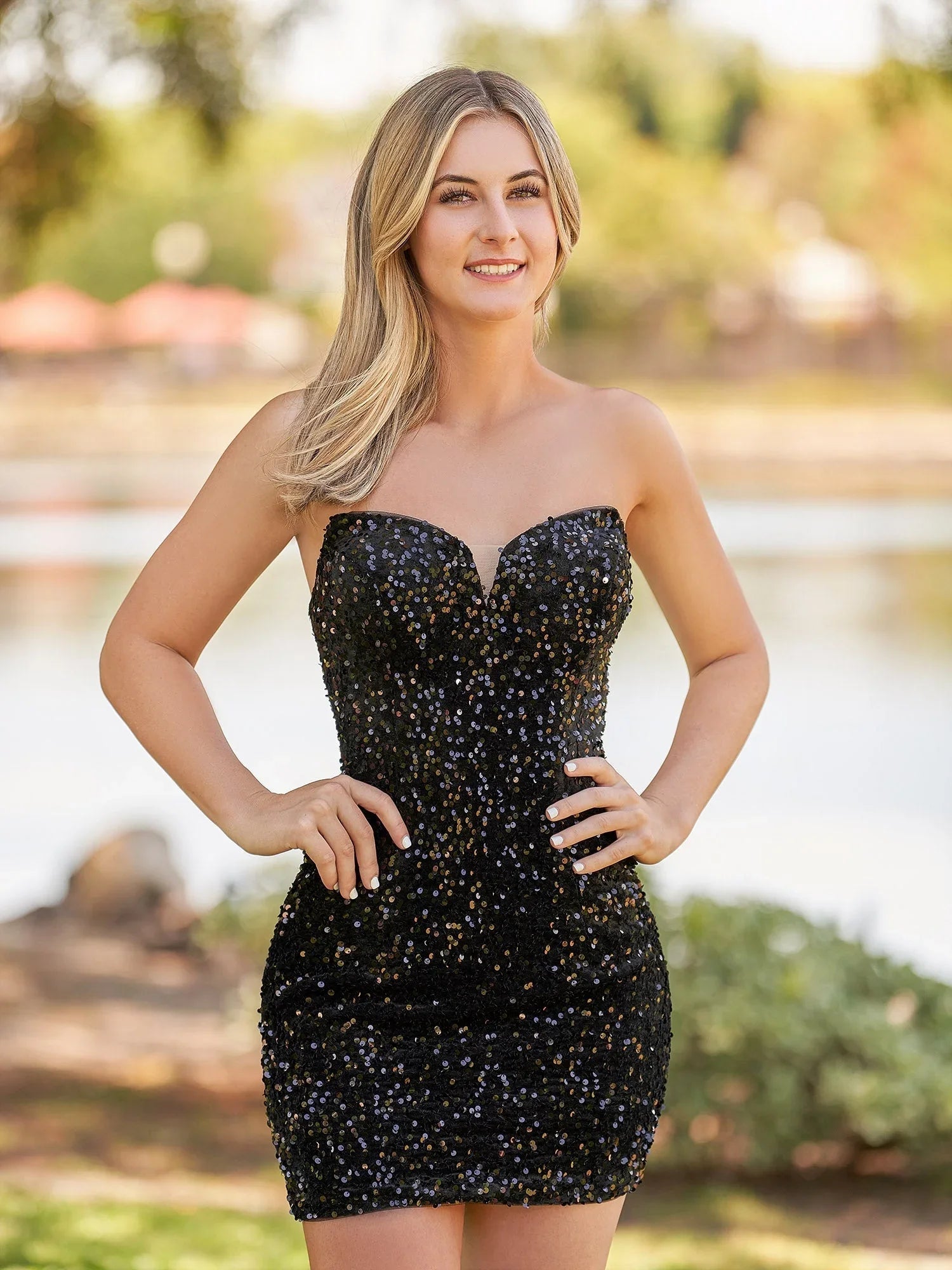 Vestidos Curtos de Baile de Finalistas Coração Preto com Lantejoulas