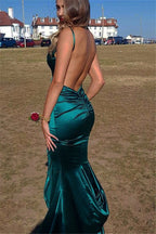 Ausgezeichnetes langes rückenfreies Meerjungfrau-Ballkleid mit V-Ausschnitt