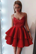 Robe de bal court sans manches en dentelle avec encolure en V et coupe A