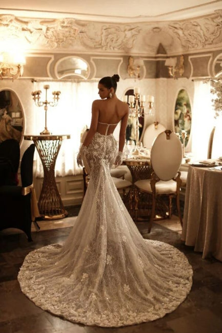 Abito da Sposa in Tulle e Pizzo Avorio Lungo a Sirena, Scollo a V e Senza Spalline di Lusso