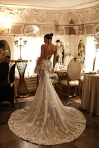 Abito da Sposa in Tulle e Pizzo Avorio Lungo a Sirena, Scollo a V e Senza Spalline di Lusso
