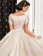 Vestidos de noiva formais, cauda longa, vestido de baile, manga curta, decote em V, cetim com franzido, cor sólida