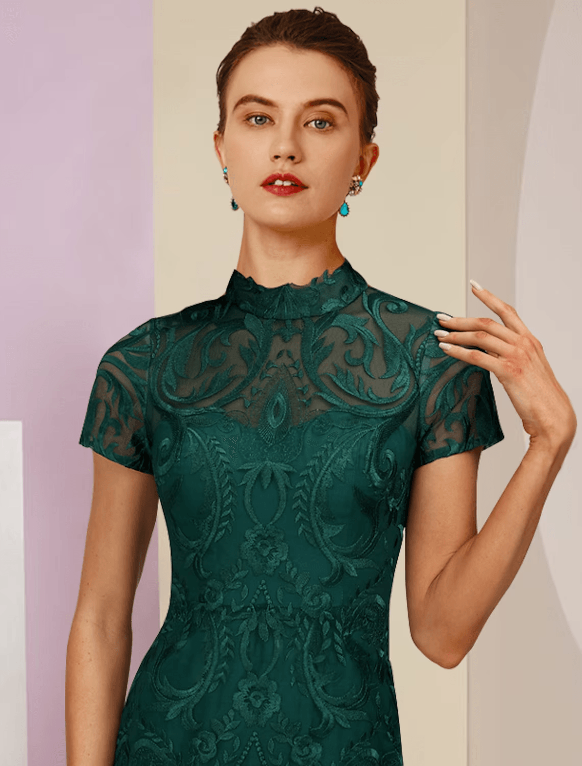 Vestido de festa tubinho/coluna para mãe da noiva, elegante, gola alta, comprimento chá, renda, manga curta com aplicações