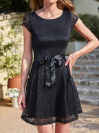Fabelhaftes A-Line-Ausschnitt-Kurzarm-Spitzen-Kurzballkleid