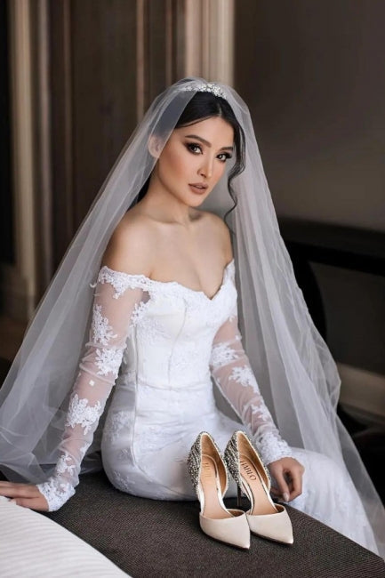 Fabelhaftes trägerloses Meerjungfrauen-Brautkleid mit langen Ärmeln, Spitze bis zum Boden und Kapellenzug