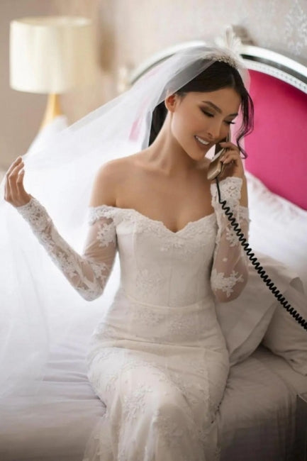 Fabelhaftes trägerloses Meerjungfrauen-Brautkleid mit langen Ärmeln, Spitze bis zum Boden und Kapellenzug