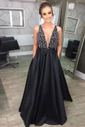 Modisches, tiefes V-Ausschnitt, schwarzes, langes Ballkleid mit Taschen, PG867