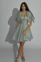 Vestidos de Baile Cortos Plateados Brillantes con Mangas Cortas a la Moda