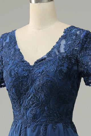 Kleid für die Brautmutter in A-Linie mit Applikationen