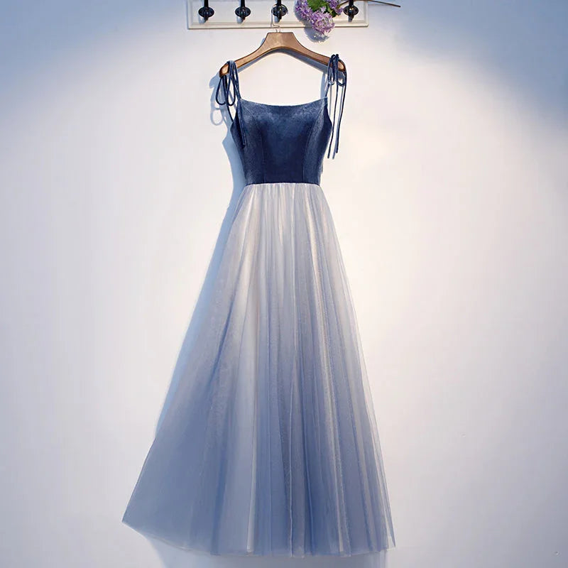 Kurzballkleid aus blauem Samttüll für den Heimatball s99