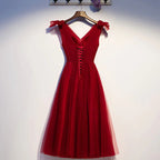 Burgunder V-Ausschnitt Tüll-Kurz-Kleid für den Homecoming-Abend S95