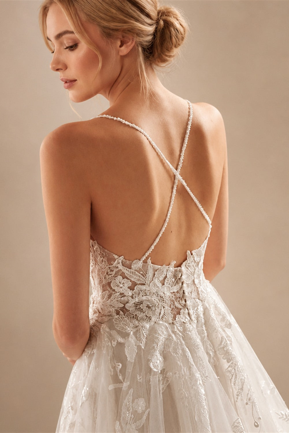 Sexy V-Neck Tulle Spaghetti Straps Outdoor Garden Wedding Dress Lace Appliques Beading Bridal Gowns A-Line Wedding Dresses
