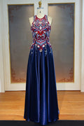 Robe de bal longueur sol ligne A sans manches col rond avec appliqués