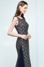 Bodenlanges, ärmelloses Ballkleid mit Rundhalsausschnitt und Spitze in Gold